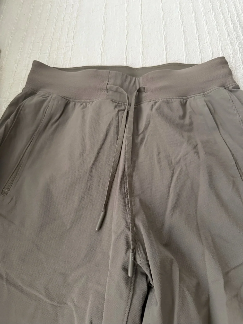 lululemon athletica women Taupe Lightweight Joggers Waist 25 Inseam 28